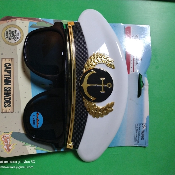 Character Sunglasses - Picture 3 of 16